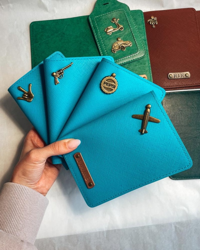 personalizowane etui na paszport z przypinkami