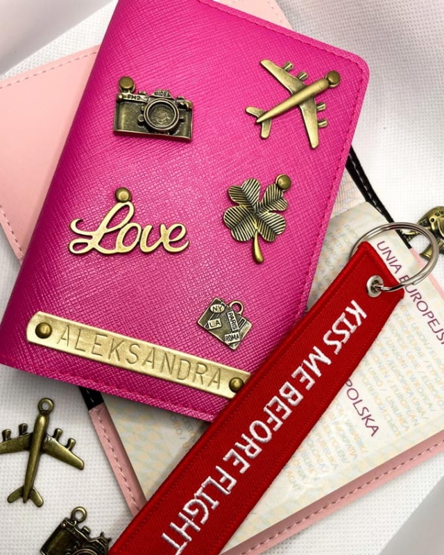 personalizowane etui na paszport z przypinkami, personalizowany pokrowiec na paszport