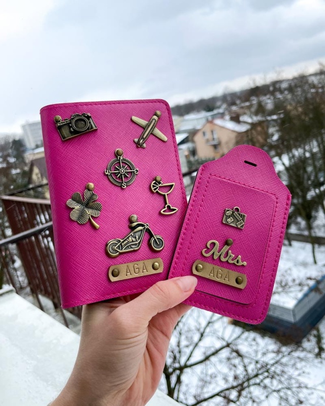 personalizowane etui na paszport z przypinkami, personalizowany pokrowiec na paszport