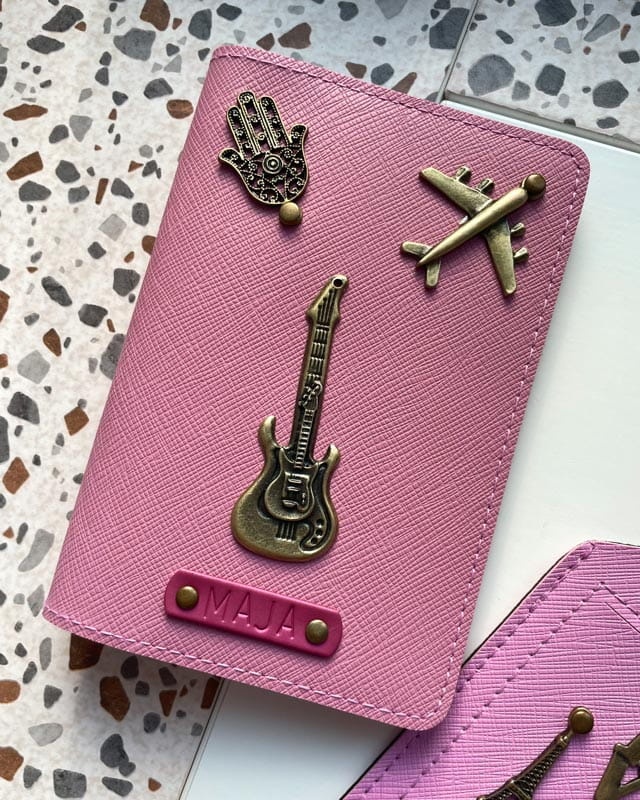 personalizowane etui na paszport z przypinkami, personalizowany pokrowiec na paszport