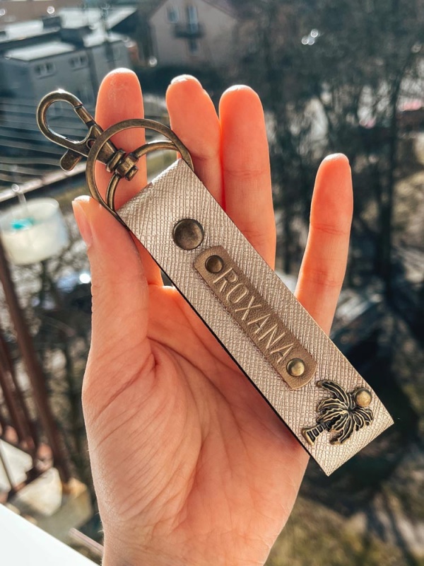 personalizowany brelok do kluczy, brelok z palmą z napisem