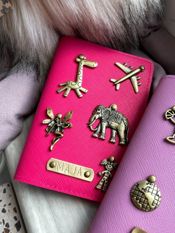 personalizowane etui na paszport z przypinkami, personalizowany pokrowiec na paszport