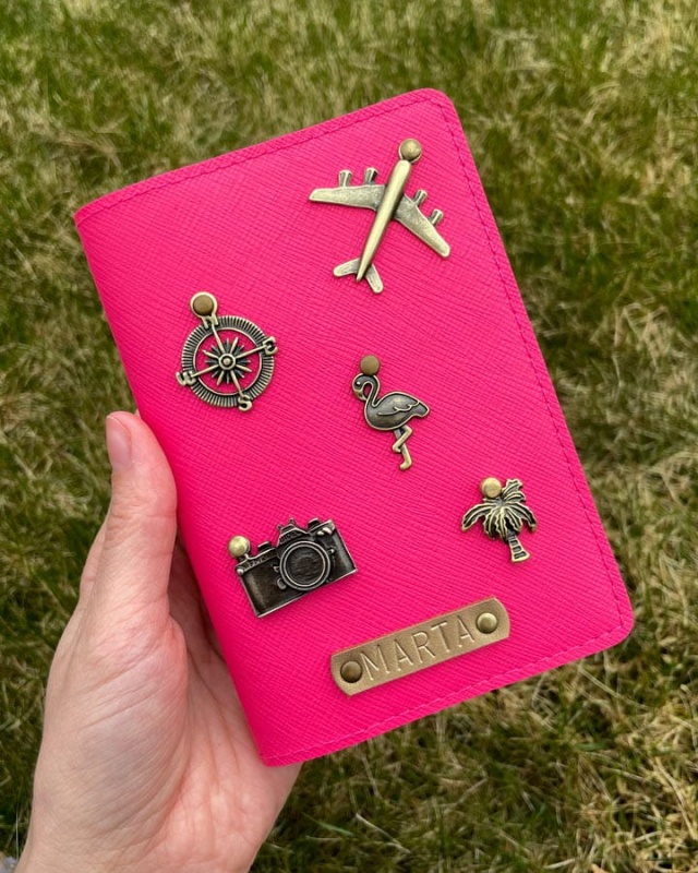 personalizowane etui na paszport, personalizowany pokrowiec na paszport, prezent dla podróżnika