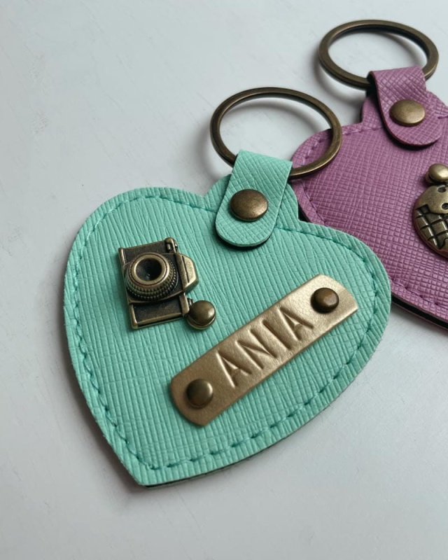 personalizowany miętowy brelok w kształcie serca