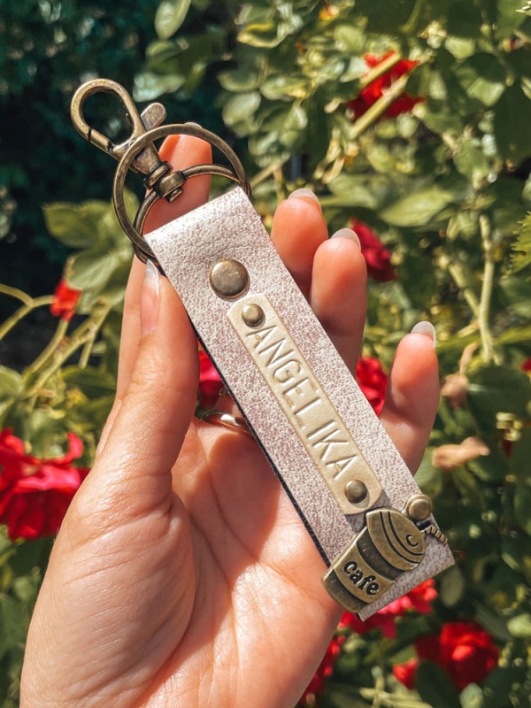 personalizowany brelok z imieniem napisem