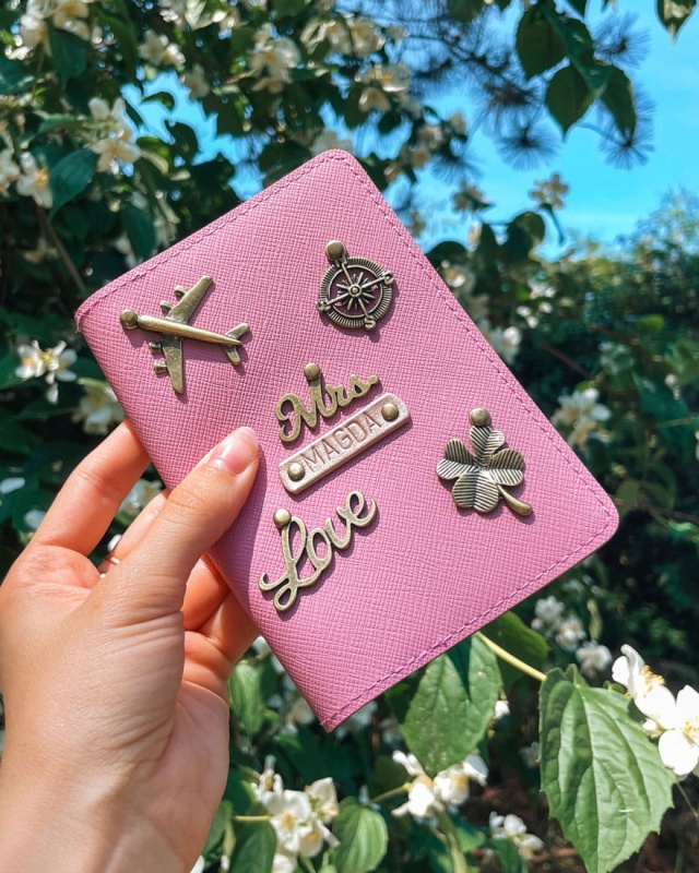 personalizowane etui na paszport z przypinkami, personalizowany pokrowiec na paszport