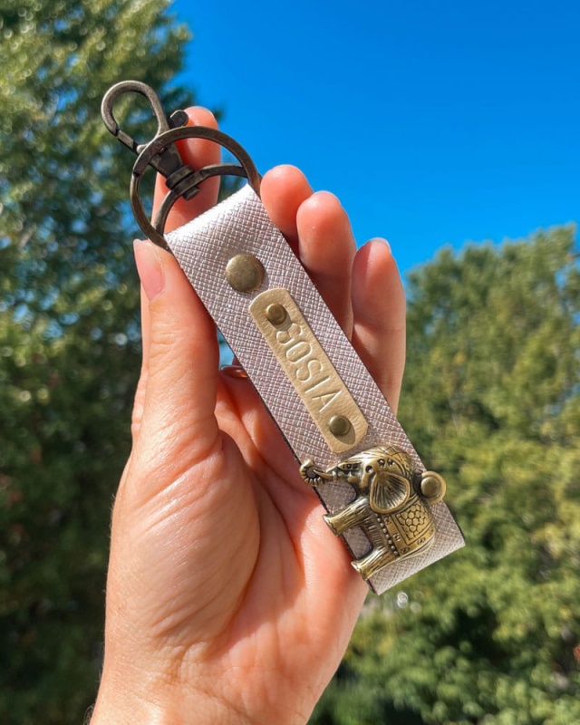 brelok z grawerem napisem personalizowany