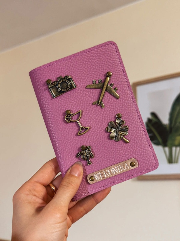 personalizowane etui na paszport z przypinkami, personalizowany pokrowiec na paszport