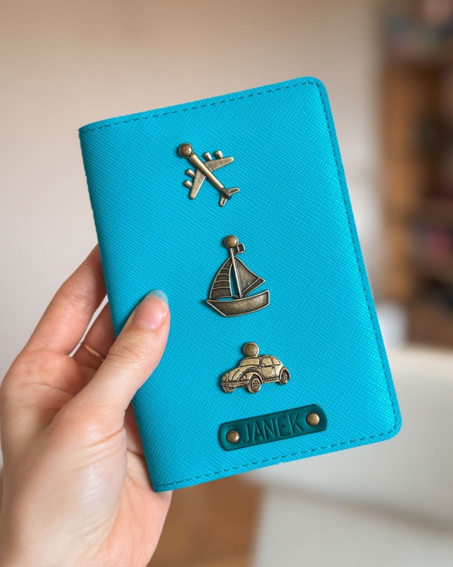 personalizowane etui na paszport, personalizowany pokrowiec na paszport, prezent dla podróżnika