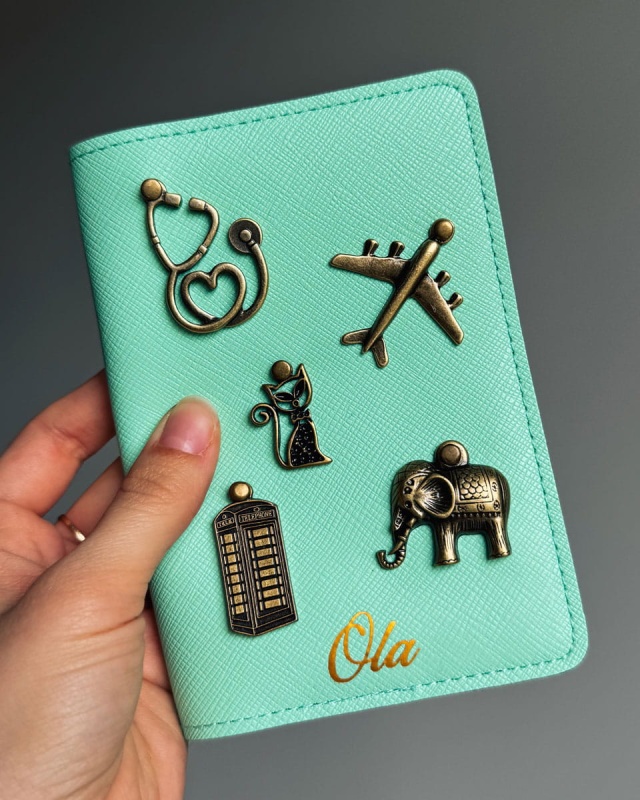 personalizowane etui na paszport z przypinkami, personalizowany pokrowiec na paszport