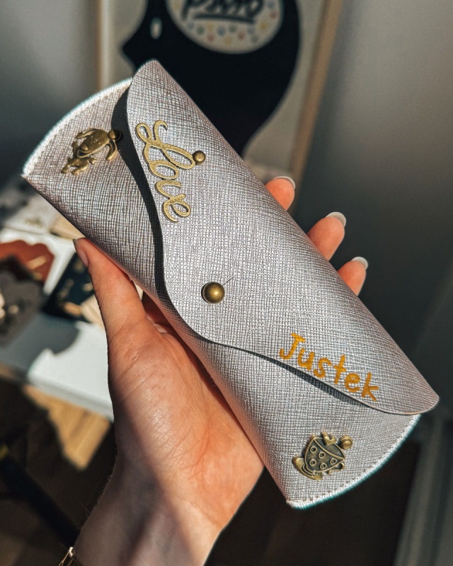 personalizowane etui na okulary przeciwsłoneczne