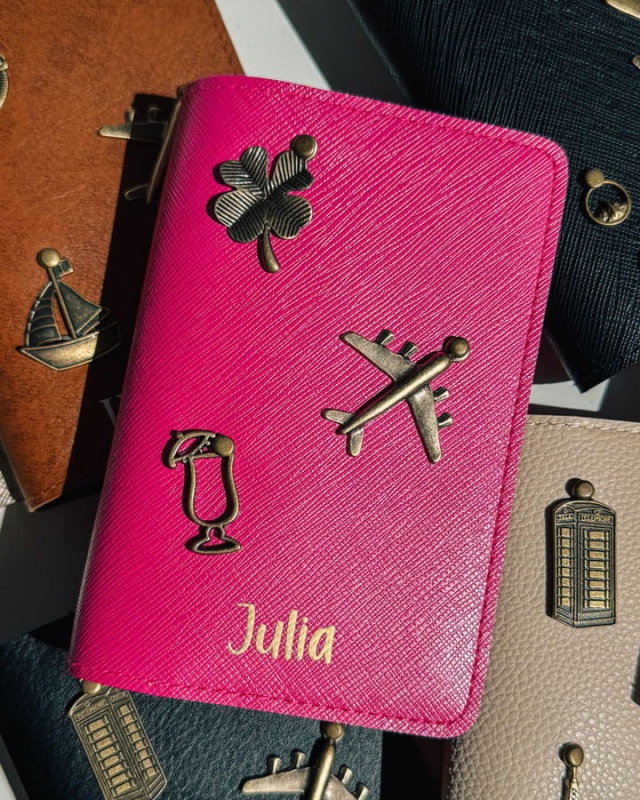 personalizowane etui na paszport z przypinkami, personalizowany pokrowiec na paszport