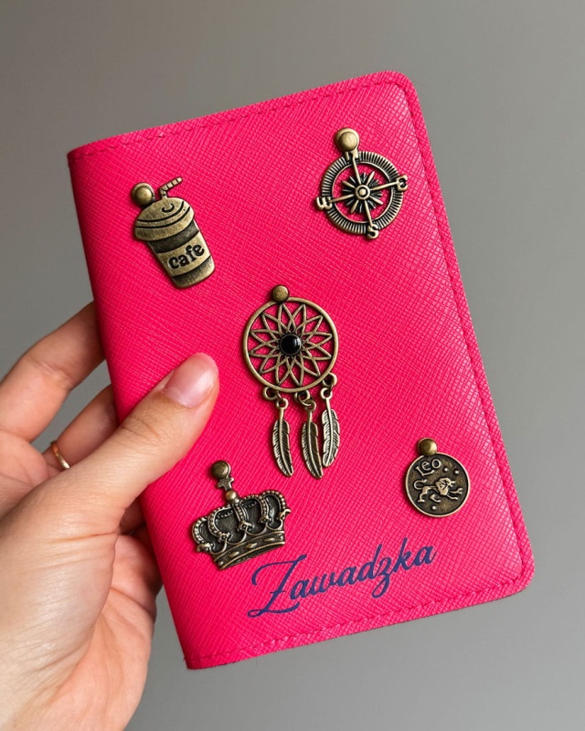 personalizowane etui na paszport z przypinkami, personalizowany pokrowiec na paszport