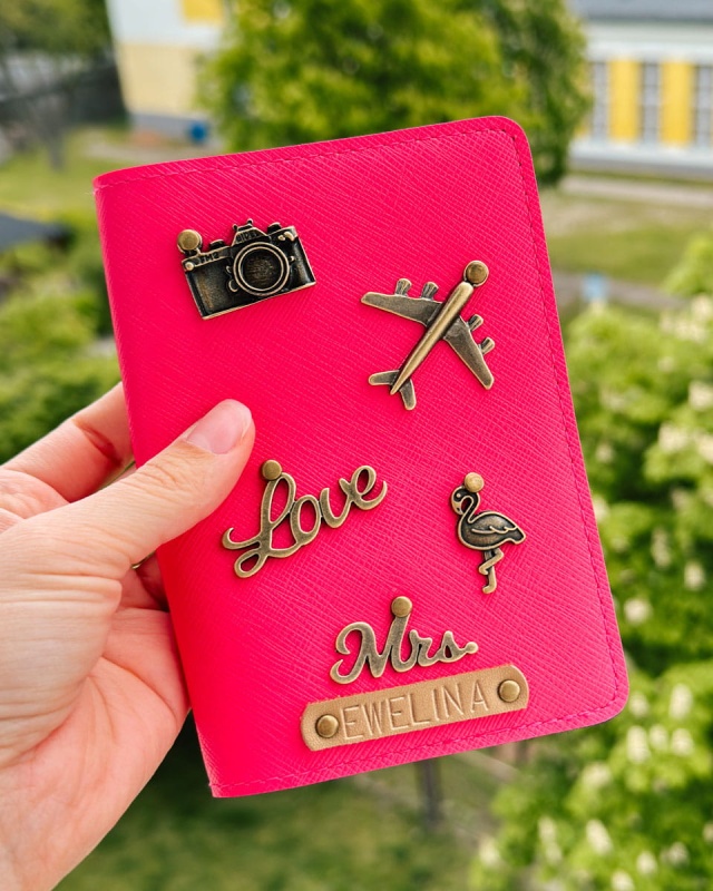 personalizowane etui na paszport z przypinkami, personalizowany pokrowiec na paszport