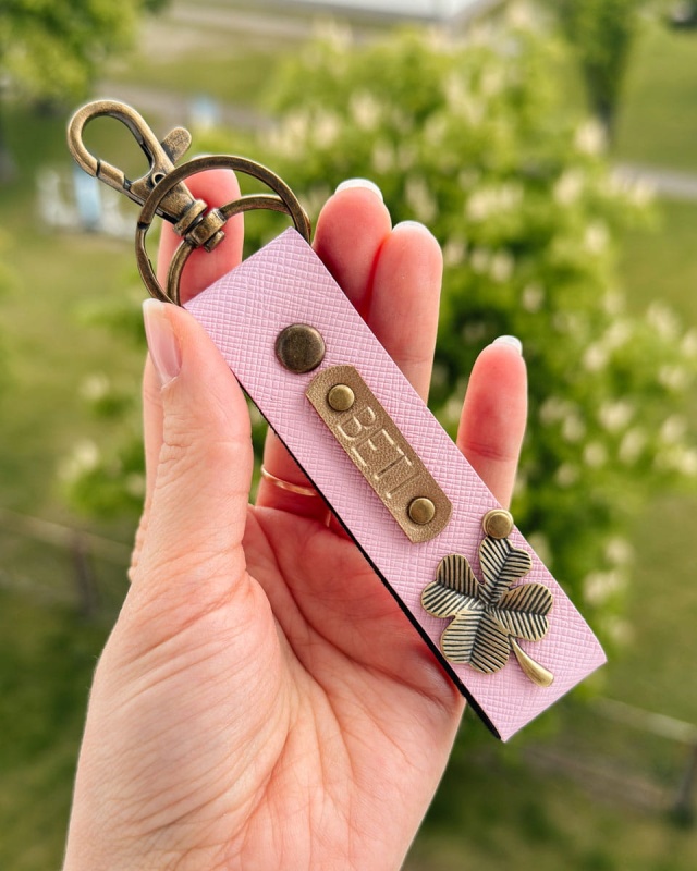 personalizowany brelok z grawerem, prezent dla niej dla niego