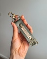 personalizowany brelok do kluczy, brelok z imieniem, brelok dla niej, różowy brelok personalizowany