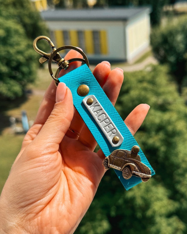 personalizowany brelok do kluczy, brelok z imieniem, brelok dla niej, różowy brelok personalizowany