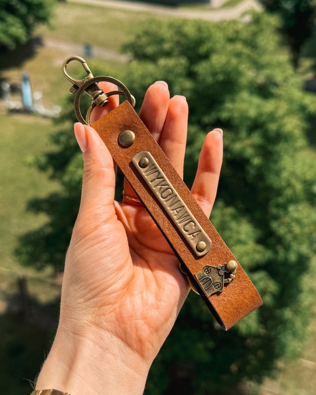 personalizowany brelok do kluczy, brelok z imieniem, brelok dla niej, różowy brelok personalizowany