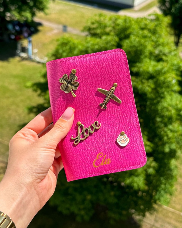 personalizowane etui na paszport z przypinkami, personalizowany pokrowiec na paszport
