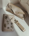 personalizowane etui na paszport z przypinkami, personalizowany pokrowiec na paszport