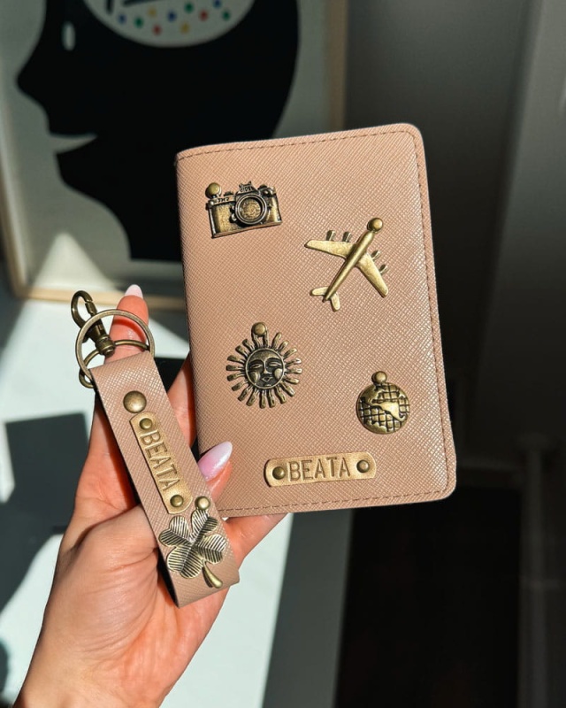 personalizowane etui na paszport z przypinkami, personalizowany pokrowiec na paszport