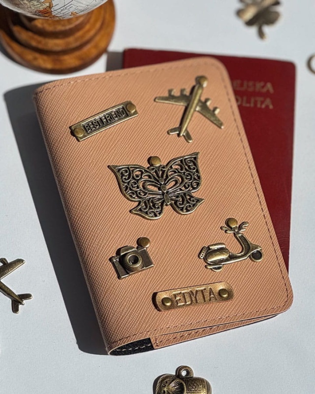 personalizowane etui na paszport z przypinkami, personalizowany pokrowiec na paszport