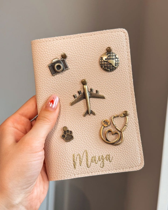 personalizowane etui na paszport z przypinkami, personalizowany pokrowiec na paszport