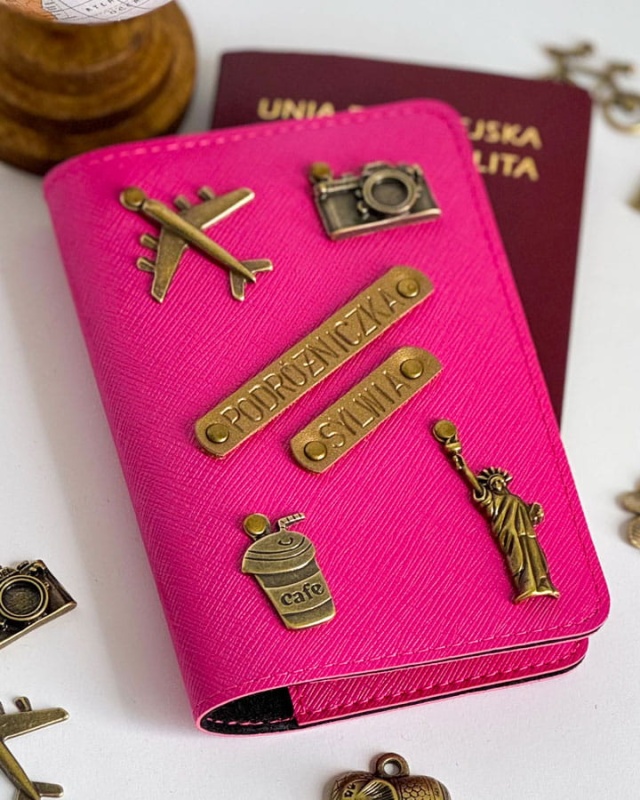 personalizowane etui na paszport z przypinkami, personalizowany pokrowiec na paszport