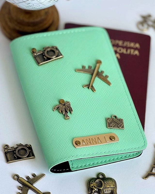 personalizowane etui na paszport z przypinkami, personalizowany pokrowiec na paszport