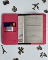 wnętrze etui na paszport z przypinkami